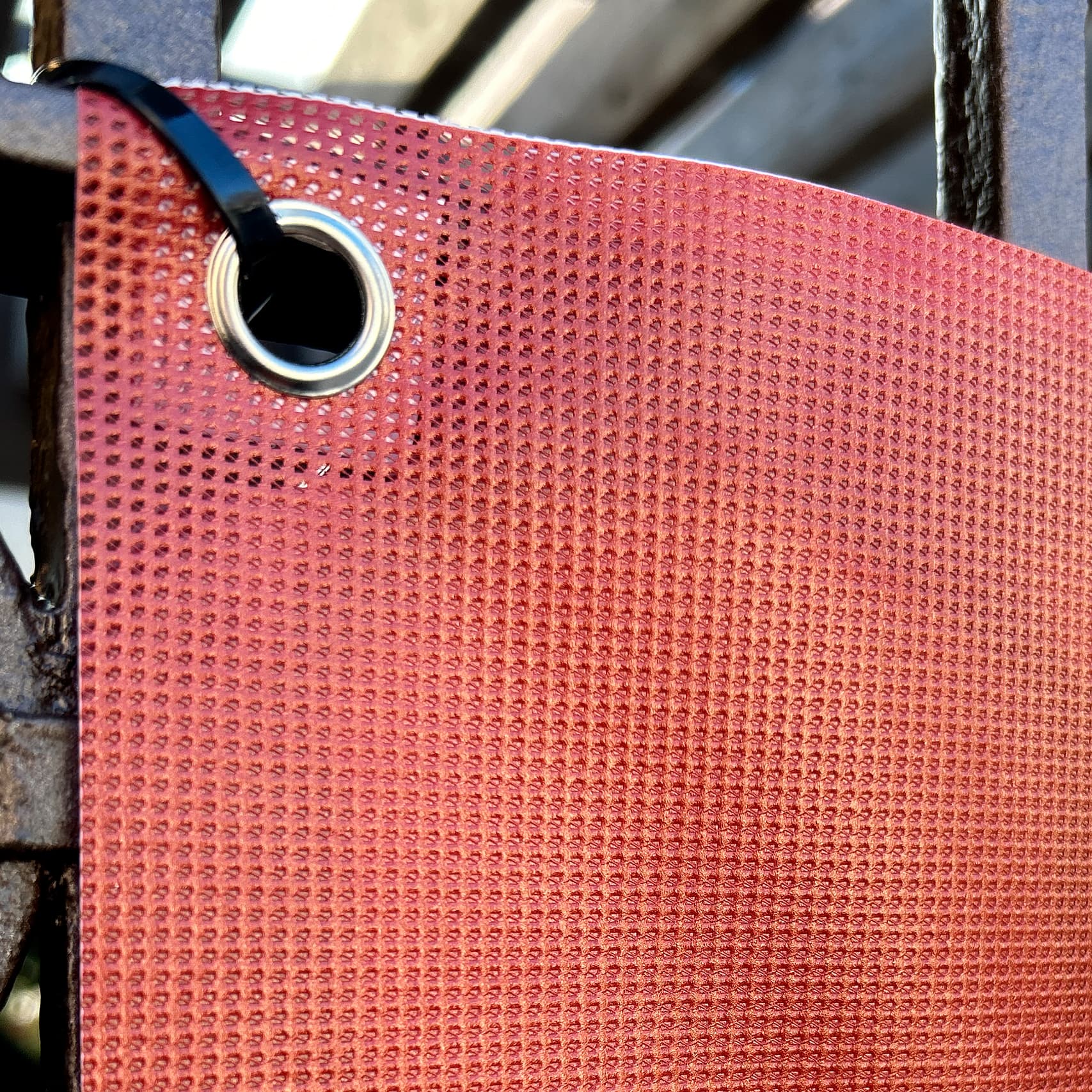 Lona frontlit o microperforada: quina necessites?